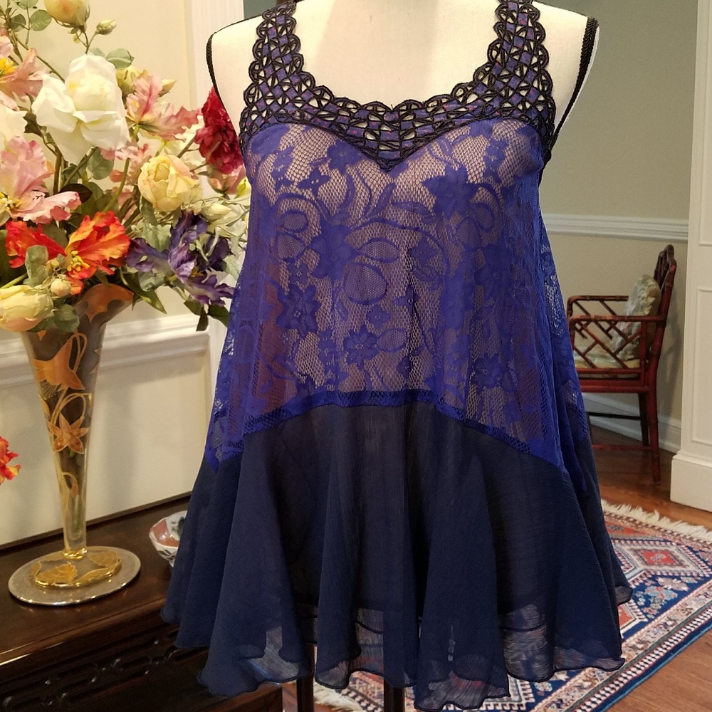 Amazing Free People Flowy Lacy Top - many details! - Size XS
